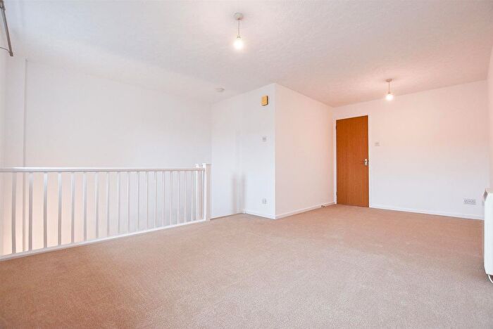 1 Bedroom Flat To Rent In Hawkes Road, Eccles, ME20