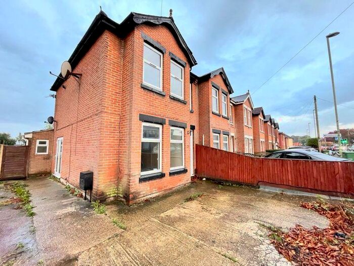 2 Bedroom Semi-Detached House To Rent In Bridge Road, Park Gate, SO31