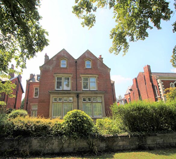 3 Bedroom Apartment To Rent In - Moor Park Avenue, Preston, PR1