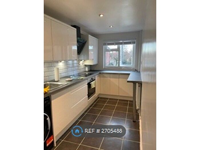 2 Bedroom Maisonette To Rent In Manor Waye, Uxbridge, UB8