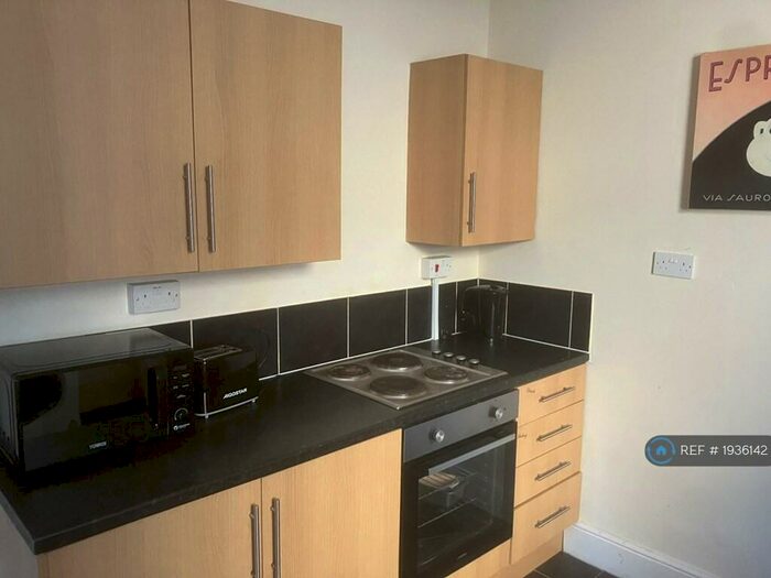 2 Bedroom Flat To Rent In Ground Floor, Grimsby, DN32