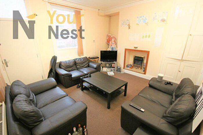 6 Bedroom Terraced House To Rent In Richmond Avenue, Leeds, LS6