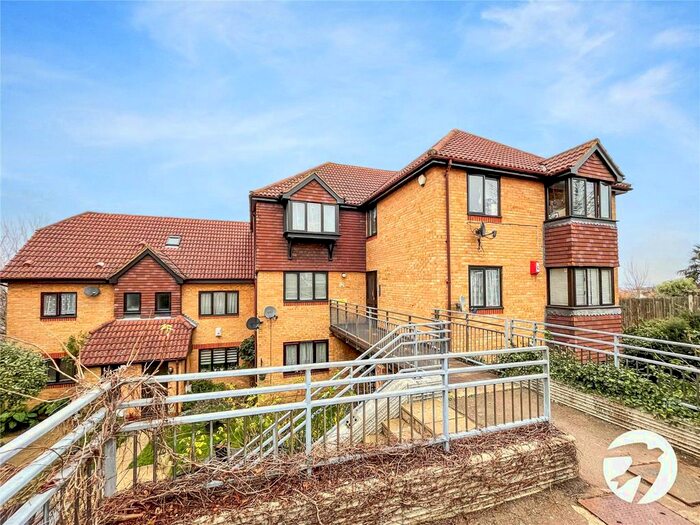2 Bedroom Flat To Rent In Hattersfield Close, Belvedere DA17