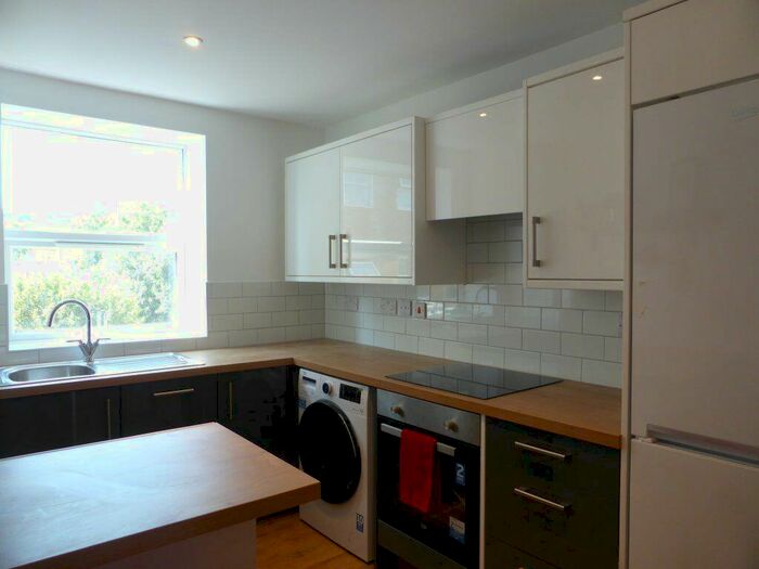 2 Bedroom Flat To Rent In Mandalay Court, London Road -, P16