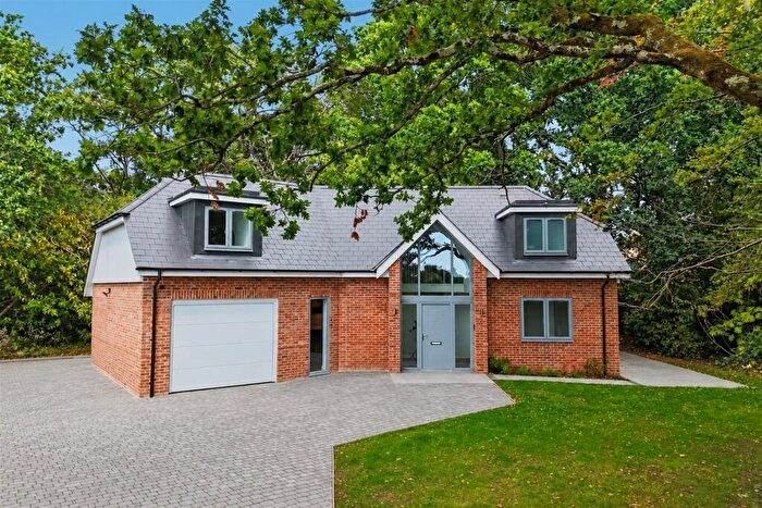 3 Bedroom Detached House For Sale In Broadstone, BH18