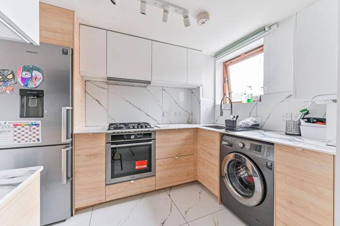 1 Bedroom Flat To Rent In Simpson Close, Thornton Heath, Croydon, CR0