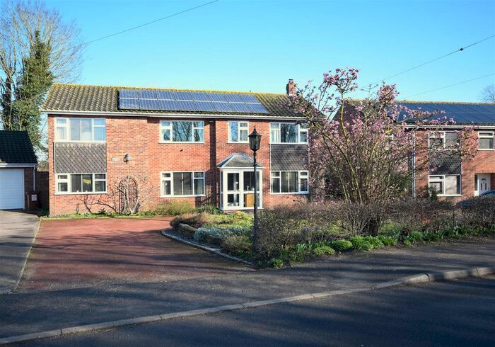 5 Bedroom Detached House For Sale In The Street, Ashwellthorpe, Norwich, NR16