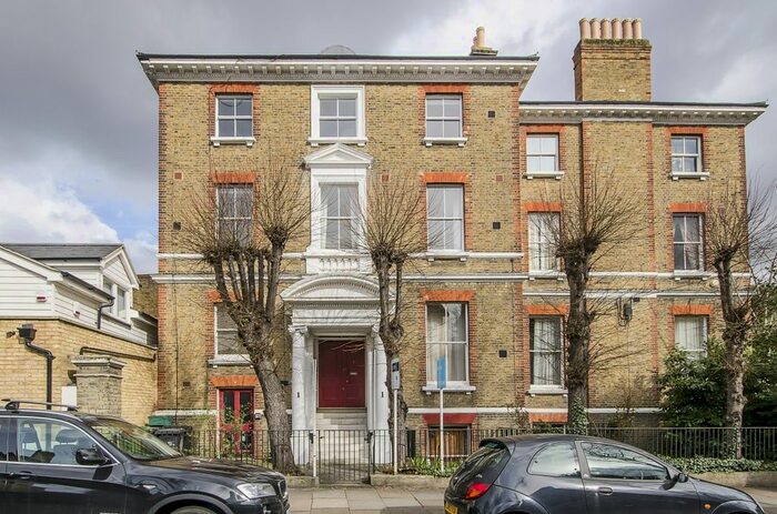 2 Bedroom Flat To Rent In Elms Road, London, SW4