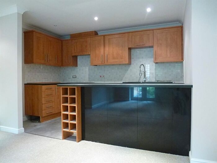 2 Bedroom Flat To Rent In Hill Lane, Southampton, SO15