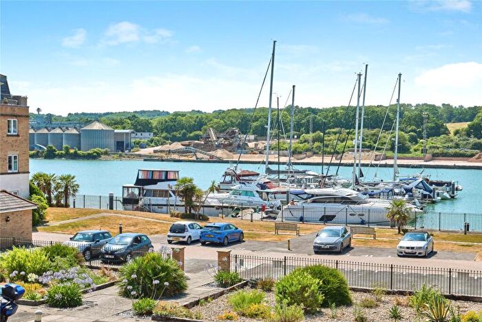2 Bedroom Flat For Sale In Medina View, East Cowes, Isle Of Wight, PO32