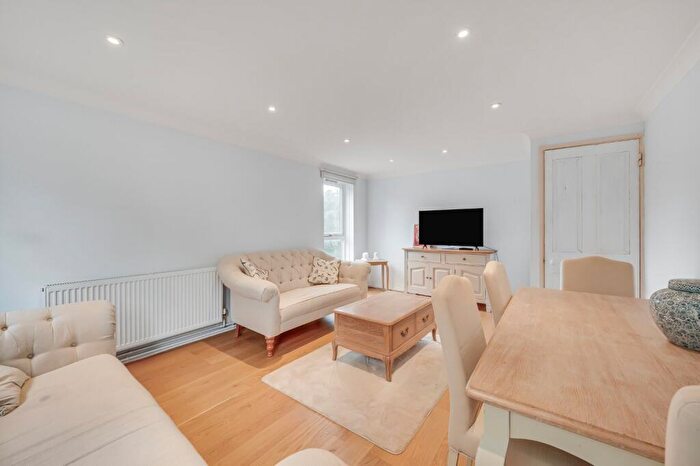 2 Bedroom Flat To Rent In Edith Terrace, London, SW10
