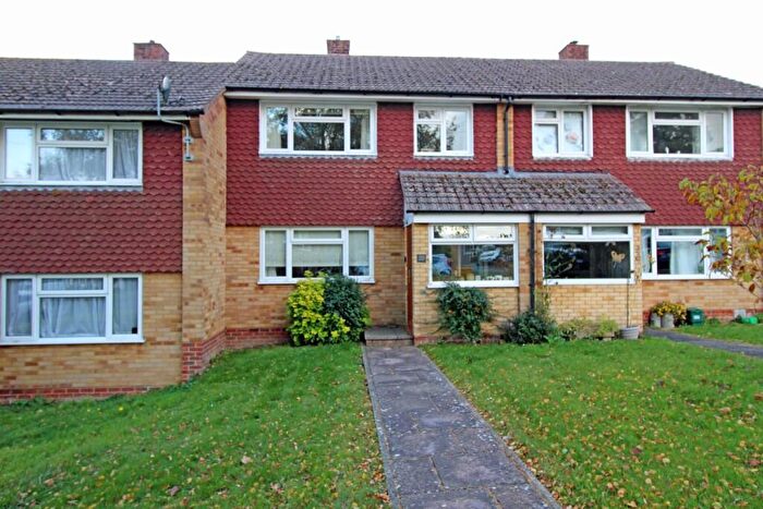 3 Bedroom Terraced House For Sale In Woodlands, Overton, RG25