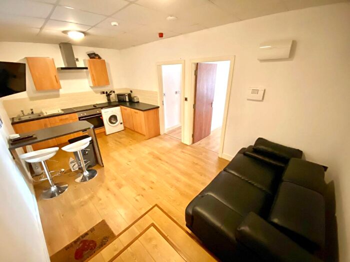 2 Bedroom Apartment To Rent In Common Road, Huddersfield, HD1