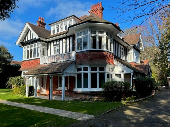 2 Bedroom Flat To Rent In Milner Road, Bournemouth, BH4