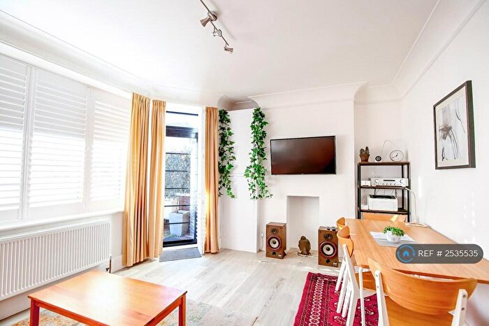 2 Bedroom Flat To Rent In Brittany Court, Hove, BN3