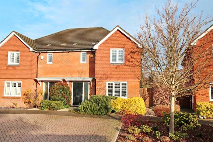 3 Bedroom Semi Detached House For Sale In River Walk, Fetcham, KT22