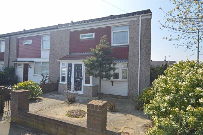 3 Bedroom End Of Terrace House To Rent In Sleepers Farm Road, Grays, RM16