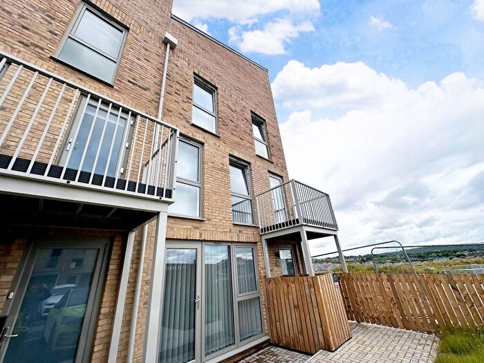 3 Bedroom Town House To Rent In Lescar Road, Waverley, Rotherham, S60