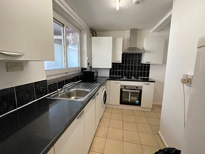 3 Bedroom Maisonette To Rent In Bow Common Lane, London, E3