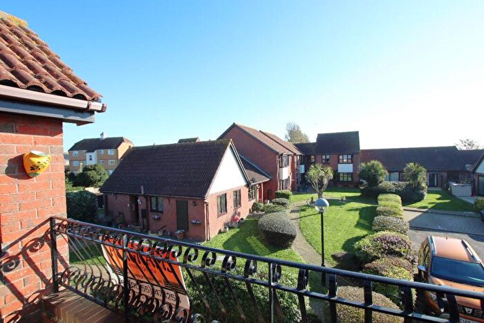 2 Bedroom Retirement Property For Sale In Spinnaker Close, Clacton On Sea, CO15