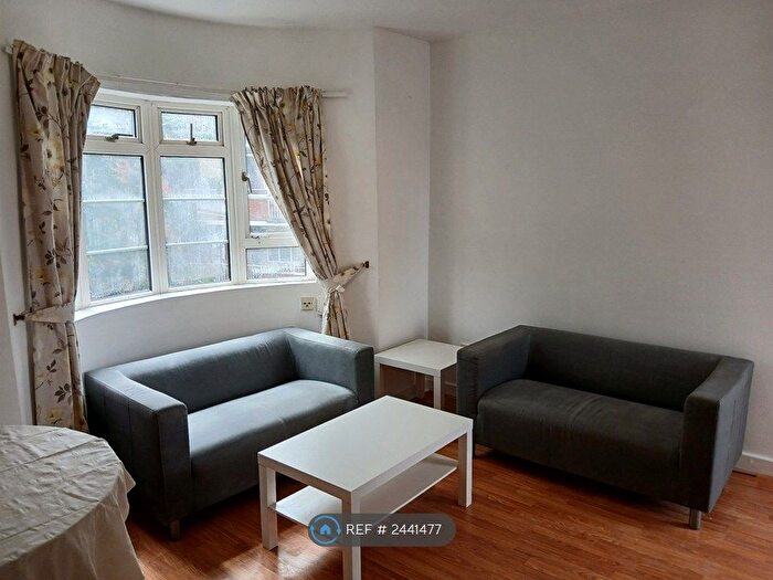 2 Bedroom Flat To Rent In Hughes Mansions, London, E1