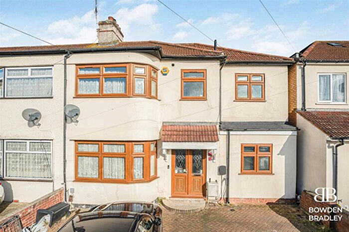 5 Bedroom House For Sale In Rushden Gardens, Ilford, IG5
