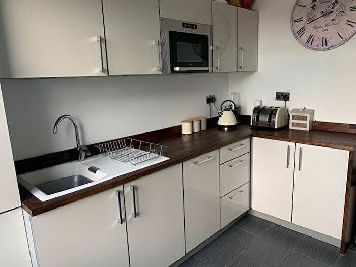 2 Bedroom Flat To Rent In Beach Avenue, Leigh-on-Sea, SS9