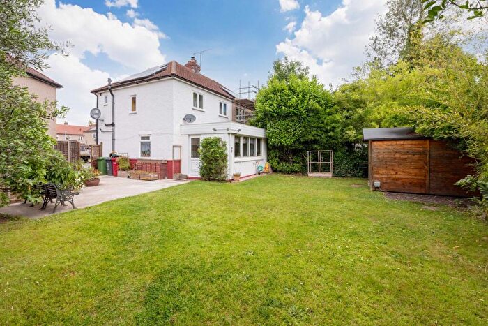3 Bedroom Semi-Detached House For Sale In Mead Walk, Langley, SL3