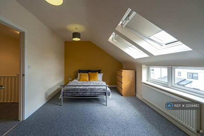 6 Bedroom Semi-Detached House To Rent In Radcliffe Mount, Nottingham, NG2