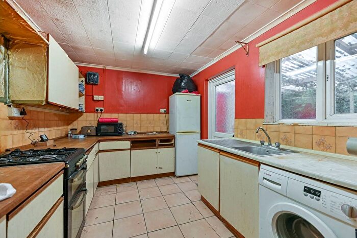 3 Bedroom Terraced House For Sale In Whittle Road, Heston, Hounslow, TW5