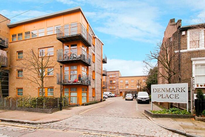 2 Bedroom Flat To Rent In Denmark Place, Bow, E3