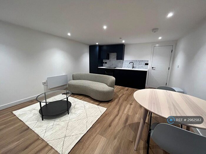 2 Bedroom Flat To Rent In Penarth Road, Cardiff, CF11