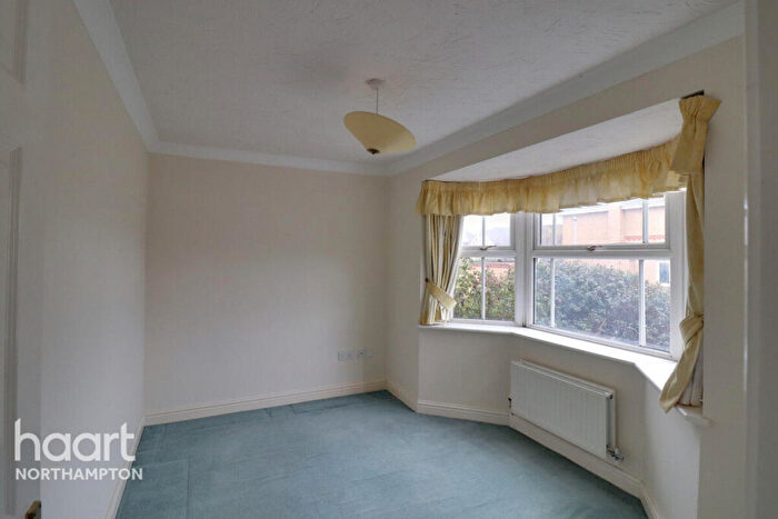 5 Bedroom Detached House To Rent In Meadow Sweet Road, Rushden, NN10