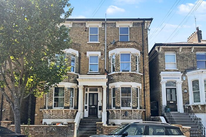 1 Bedroom Flat For Sale In Ramsden Road, London, SW12