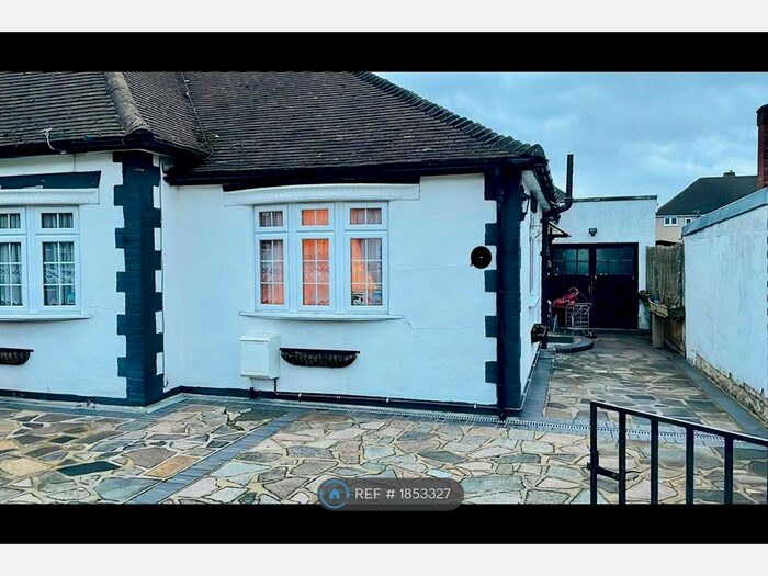 3 Bedroom Detached House To Rent In The Croft, Ruislip, HA4