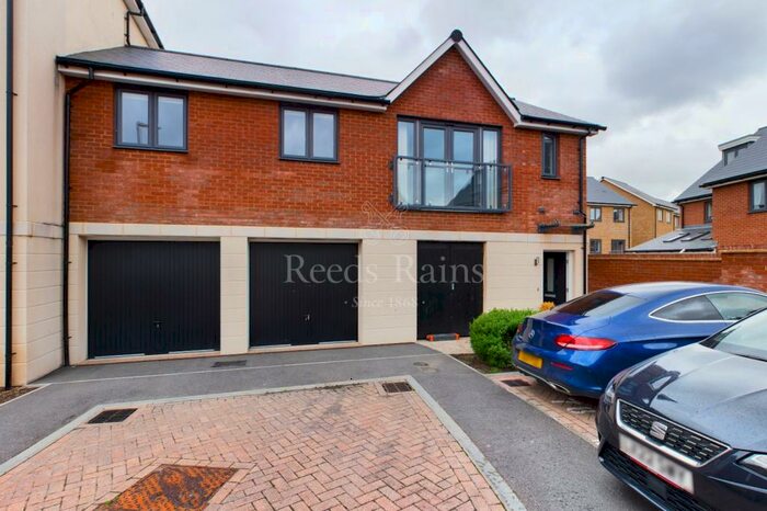 2 Bedroom Maisonette To Rent In Somerset Court, Northfleet, Gravesend, Kent, DA11