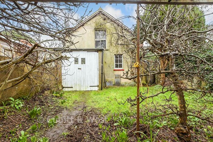 3 Bedroom End Of Terrace House For Sale In Worcester Road, Reigate, Surrey, RH2