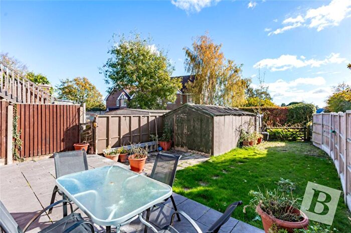 3 Bedroom Semi-Detached House For Sale In Meadows Close, Ingrave, Brentwood, Essex, CM13