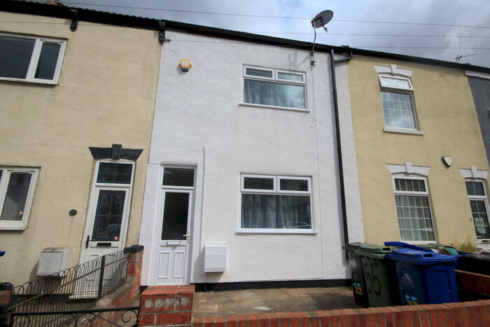 3 Bedroom Terraced House To Rent In Heneage Rd, Grimsby, DN32