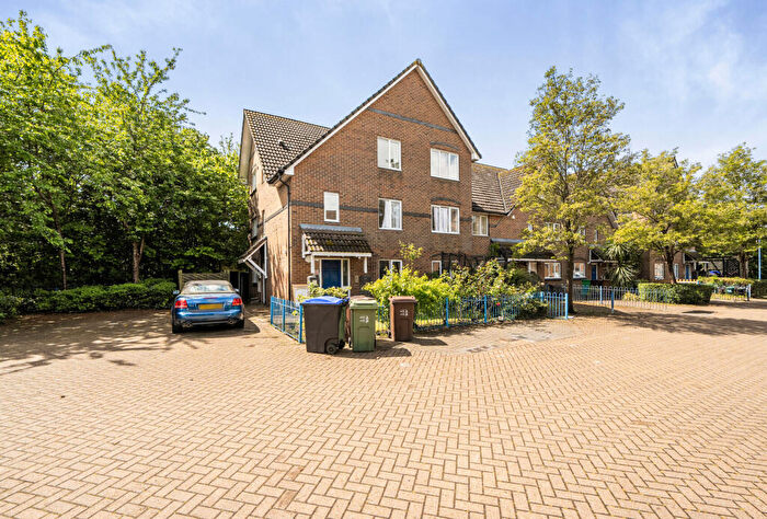 2 Bedroom Apartment For Sale In Jean Batten Close, Wallington, SM6
