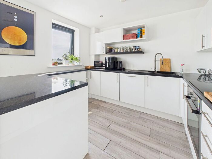 1 Bedroom Flat For Sale In Mariner Point, Brighton Road, Shoreham By Sea, BN43