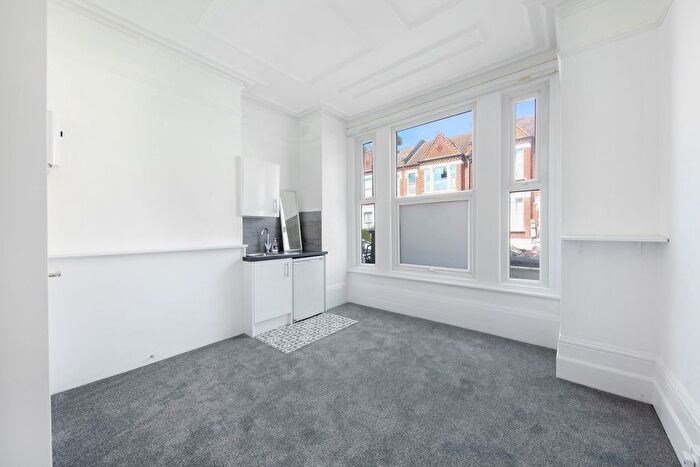 1 Bedroom Studio To Rent In Kingscourt Road, London, SW16