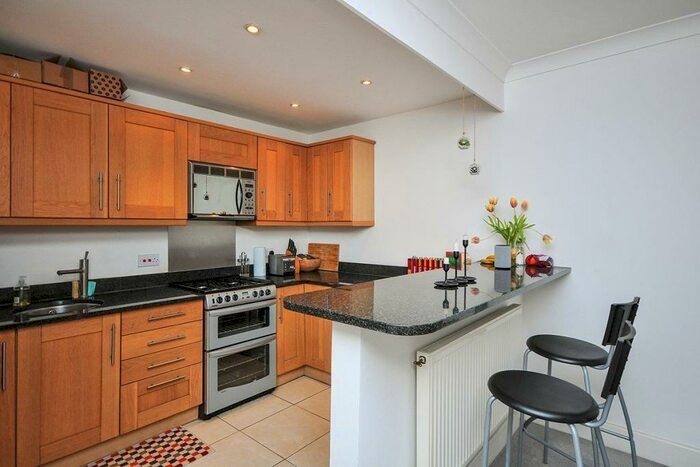 2 Bedroom Flat To Rent In Compass Lane, Bromley, BR1