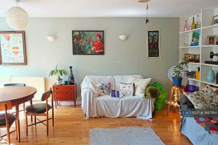 3 Bedroom Maisonette To Rent In Moorgreen House, London, EC1V