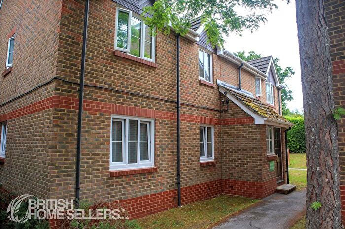 1 Bedroom Flat For Sale In Groves Lea, Mortimer, Reading, Berkshire, RG7