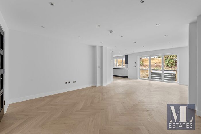 3 Bedroom Flat To Rent In Priory Road, South Hampstead, NW6