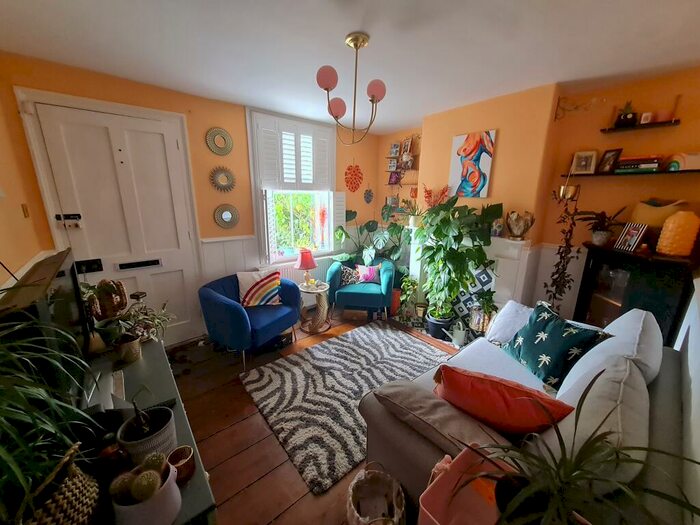 2 Bedroom House To Rent In Tonbridge Road, Maidstone, ME16