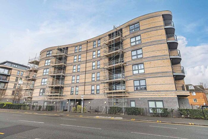 2 Bedroom Flat For Sale In Windsor Road, Slough, SL1