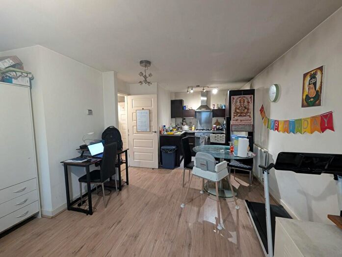 1 Bedroom Flat For Sale In Parham Drive, Ilford, IG2