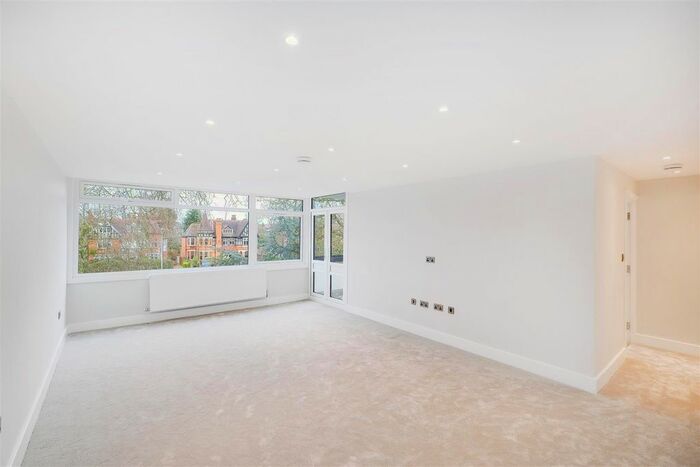 2 Bedroom Flat To Rent In Woodford Road, London, E18